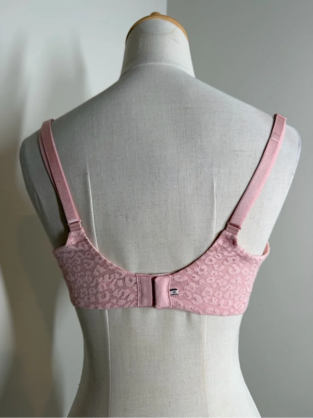 Victoria’s Secret Dusty Pink Lace -SZ 36D- Underwired Bra
